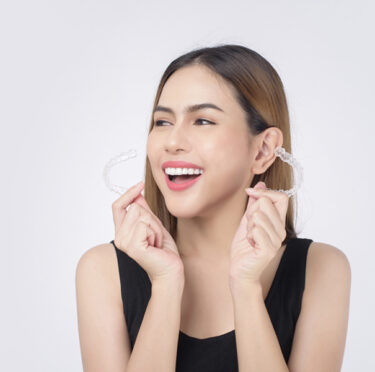 Things You Should Know about Teeth Straightening with Invisalign